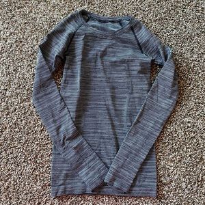 Lululemon Swiftly Long Sleeve Black and white